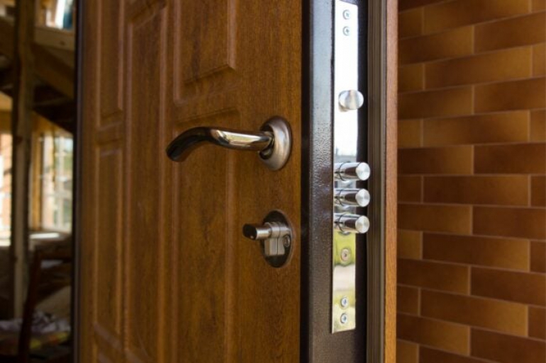8 cách giúp bảo vệ cửa nhà bạn khỏi trộm